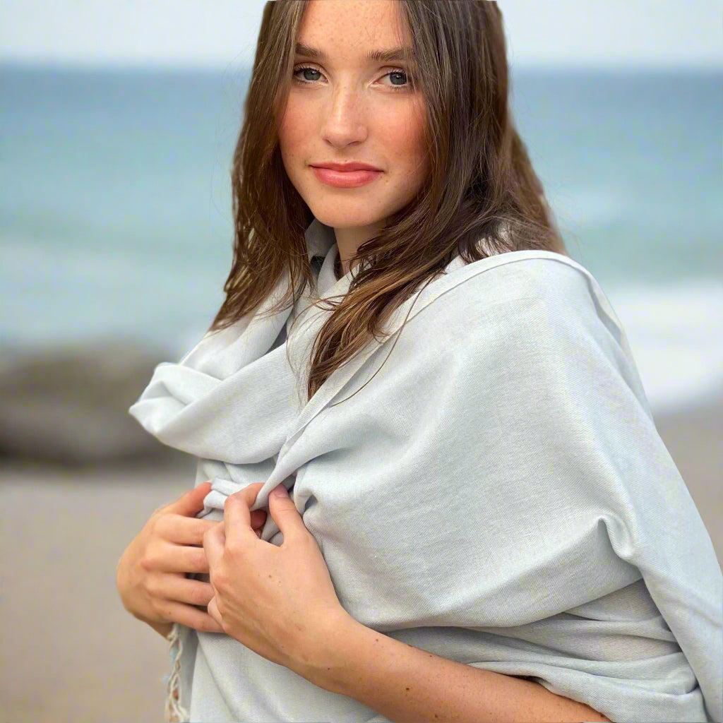 Cashmere pashmina with lace insets - Blue main image 0
