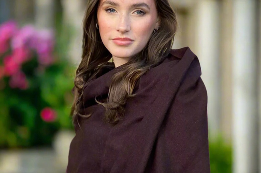 The Art of Autumn Dressing: Cashmere for Literary Weekends and London Art Days
