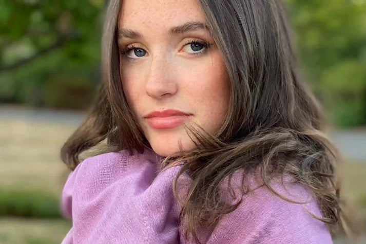 Wrapped in Luxury: Cashmere Scarves and Pashminas for Gifting