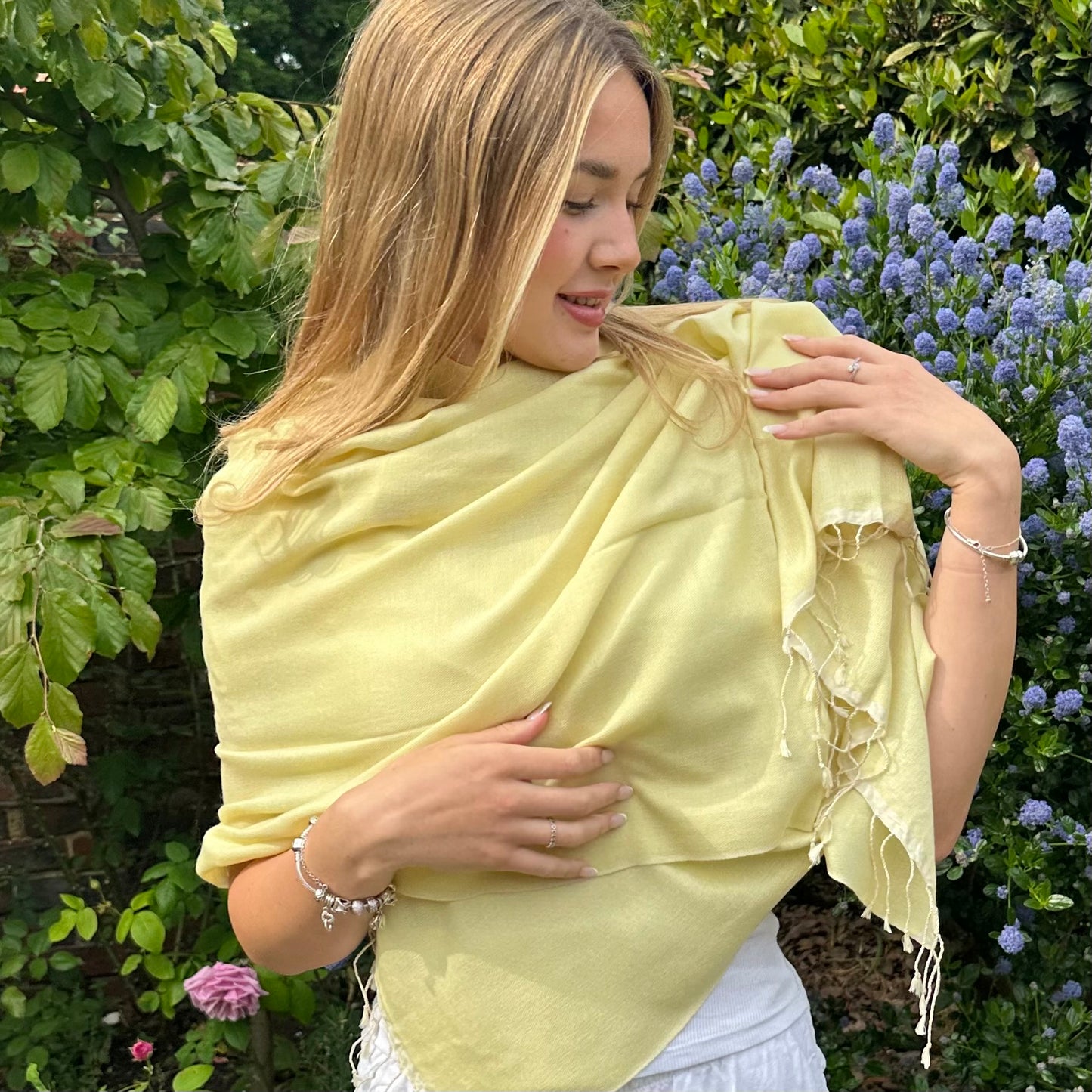 Model wearing pashmina