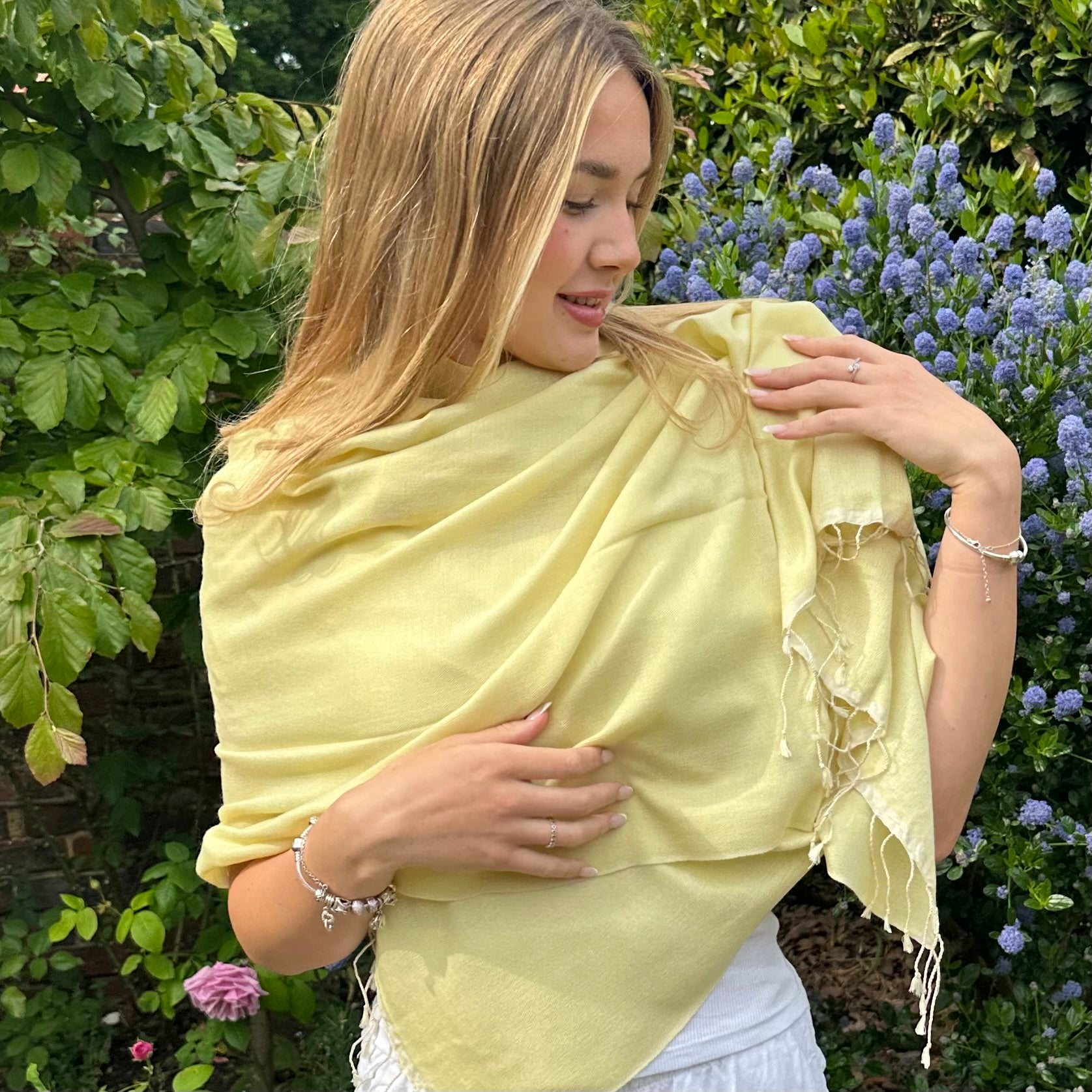 Model wearing pashmina